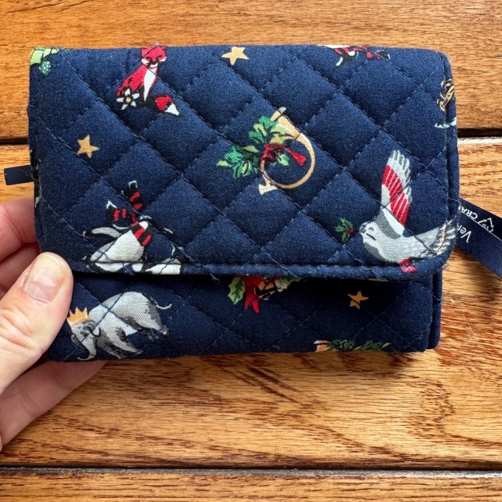 Vera Bradley RFID Riley Compact Wallet Snow Globe Motifs Winter Owl Blue Quilted